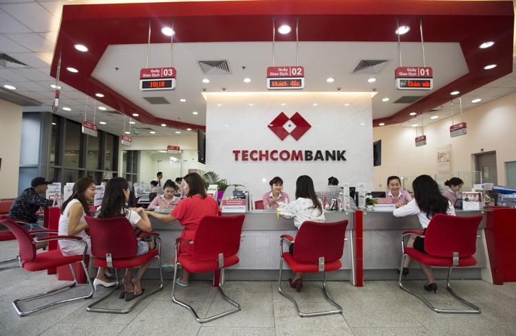 Techcombank nới room ngoại, hợp tác với Vinmart+ và Phúc Long